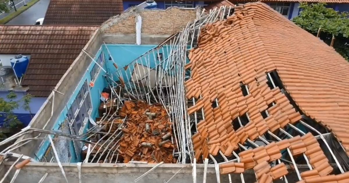 Diguyur Hujan Berhari-hari, Atap 3 Ruang Kelas SMKN 2 Gunung Putri Ambruk Saat Subuh, Siswa Diliburkan