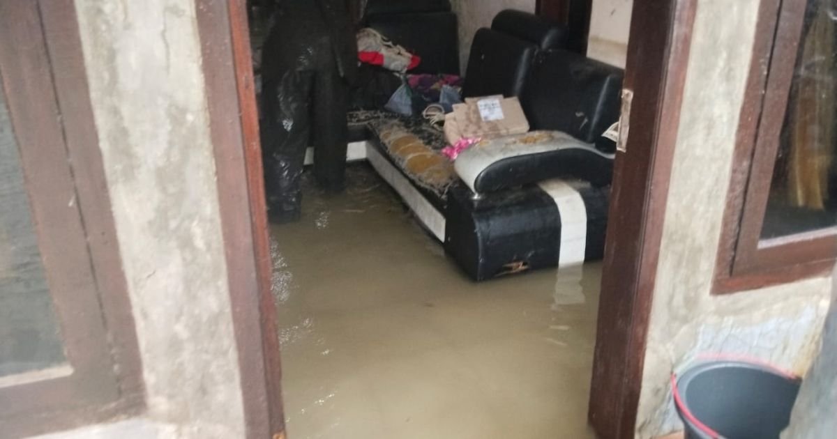 Gorong-gorong Ditutup, Banjir Rendam Rumah Warga Kampung Mariuk
