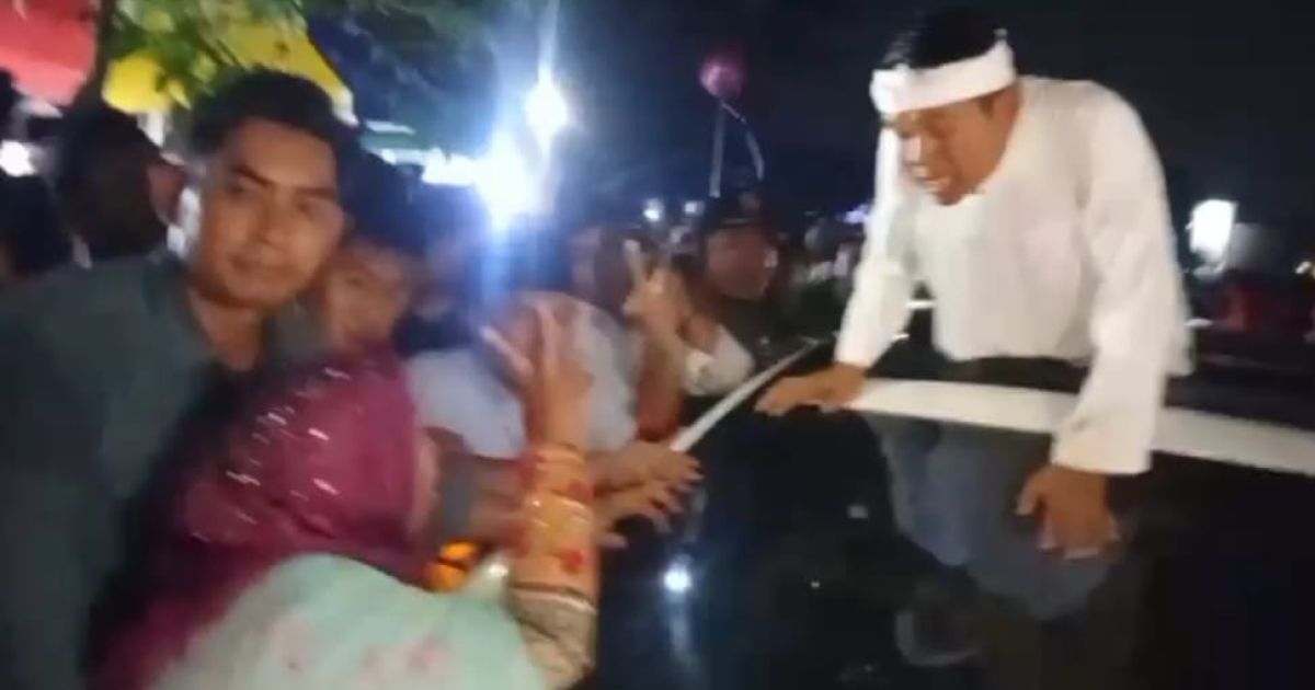 Mariam Nekat Hadang Mobil KDM di Lapangan Den Sakti Tambun Selatan