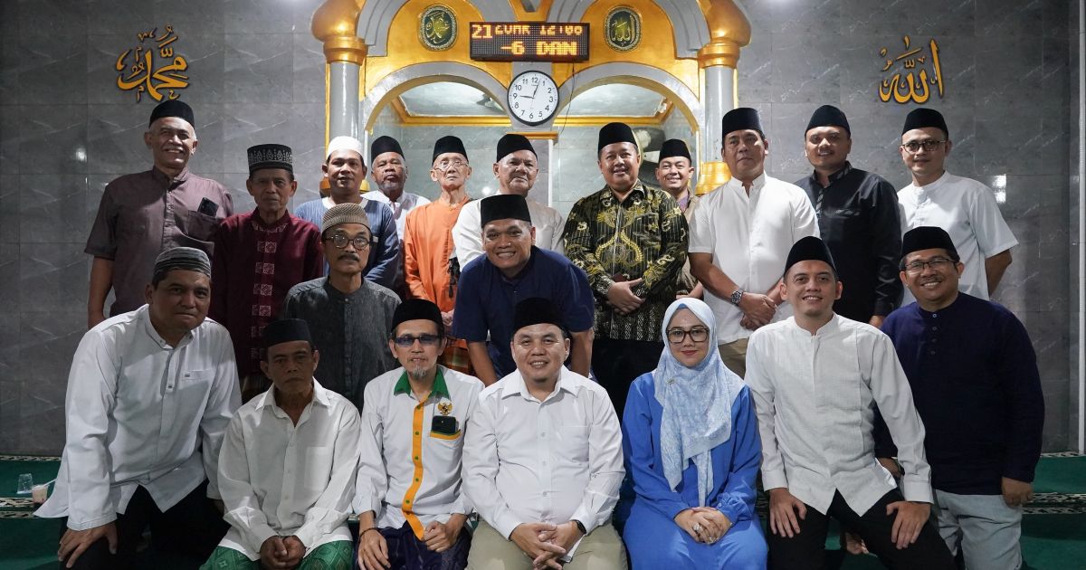 ​Tarawih Keliling, Ketua DPRD Kota Bogor Salurkan Bantuan Hibah Rp25 Juta untuk Masjid Daarul Jannah
