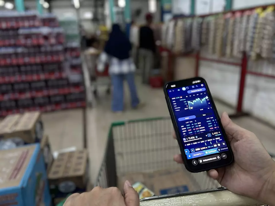 IHSG Fluktuatif! Sempat Menguat, Indeks Terperosok ke Level 8.303 Pagi Ini