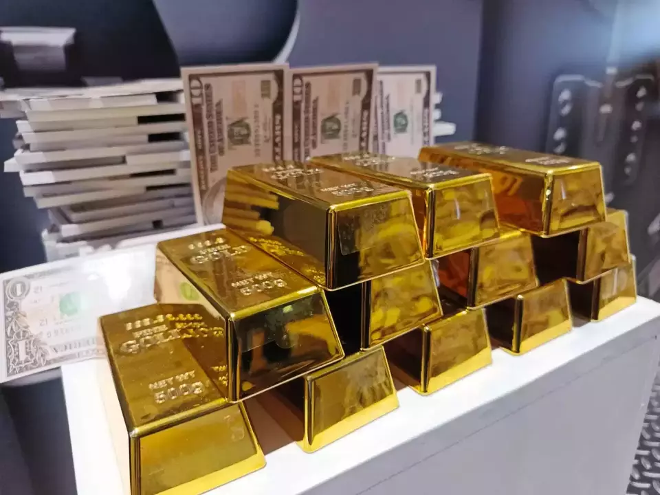 Perang AS-Israel Lawan Iran Pecah, Harga Emas Dunia Meroket ke Level Tertinggi