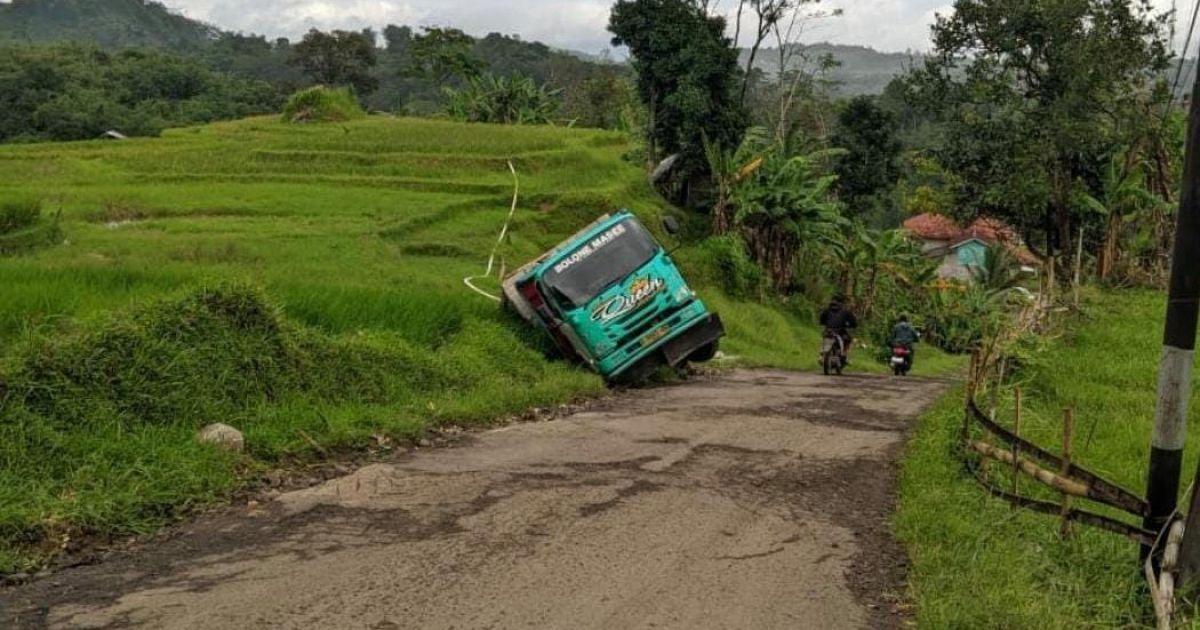 Kepala UPT Jalan dan Jembatan Cigudeg Diduga Salahkan Wartawan: Begini Kronologinya!