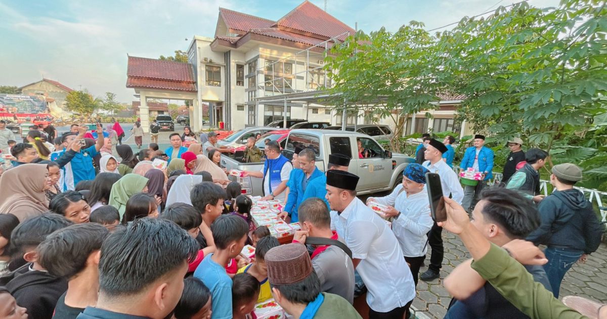 DPD KNPI Kabupaten Bogor Bagikan Takjil di Wilayah 5 Bagian Barat