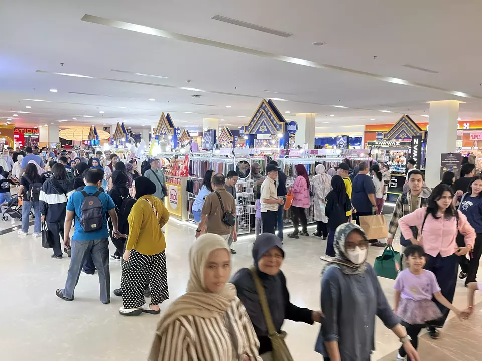 Midnight Sale Picu Kemacetan Parah di Margonda, Antrean Panjang Hias Pusat Perbelanjaan Depok Jelang Hari Raya