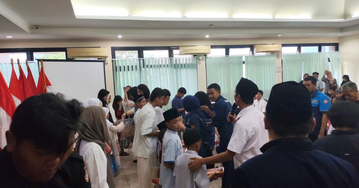 24 Tahun Blueray Cargo: Santuni 100 Anak Yatim dan Refleksi Perjalanan Bisnis