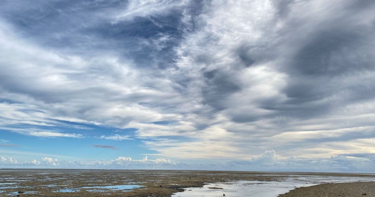 Pengunjung Keluhkan Dugaan Pungutan Parkir Tanpa Karcis di Ujung Genteng