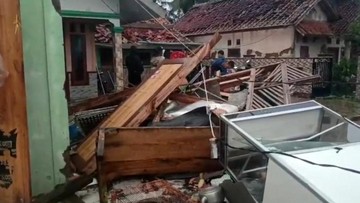 Angin Puyuh Terjang Ciamis: Ratusan Jiwa Terdampak Kerusakan Rumah Akibat Cuaca Ekstrem