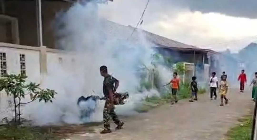Fogging di Perumahan Sunrise River, Kelurahan Jati Sari Untuk Cegah Penyakit DBD