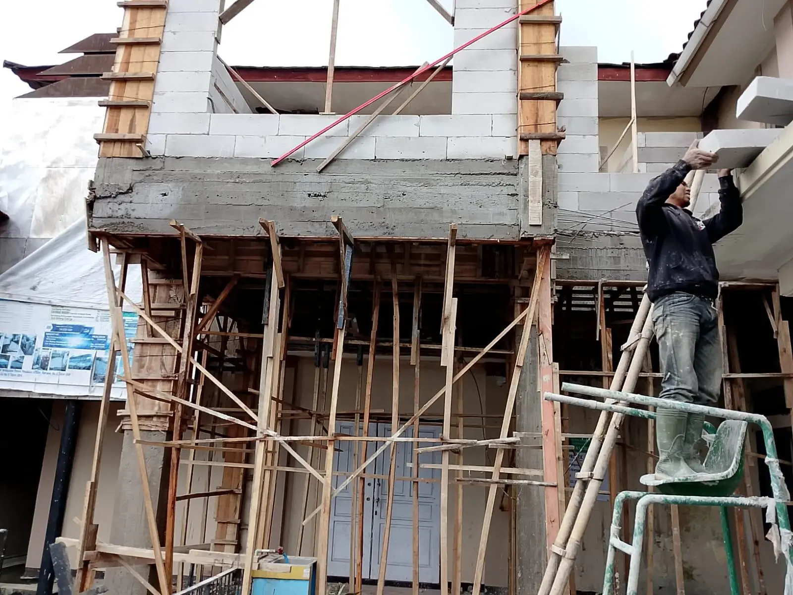 Pemerintah Desa Warnasari Bangun Gedung Tambahan untuk Tingkatkan Pelayanan Masyarakat