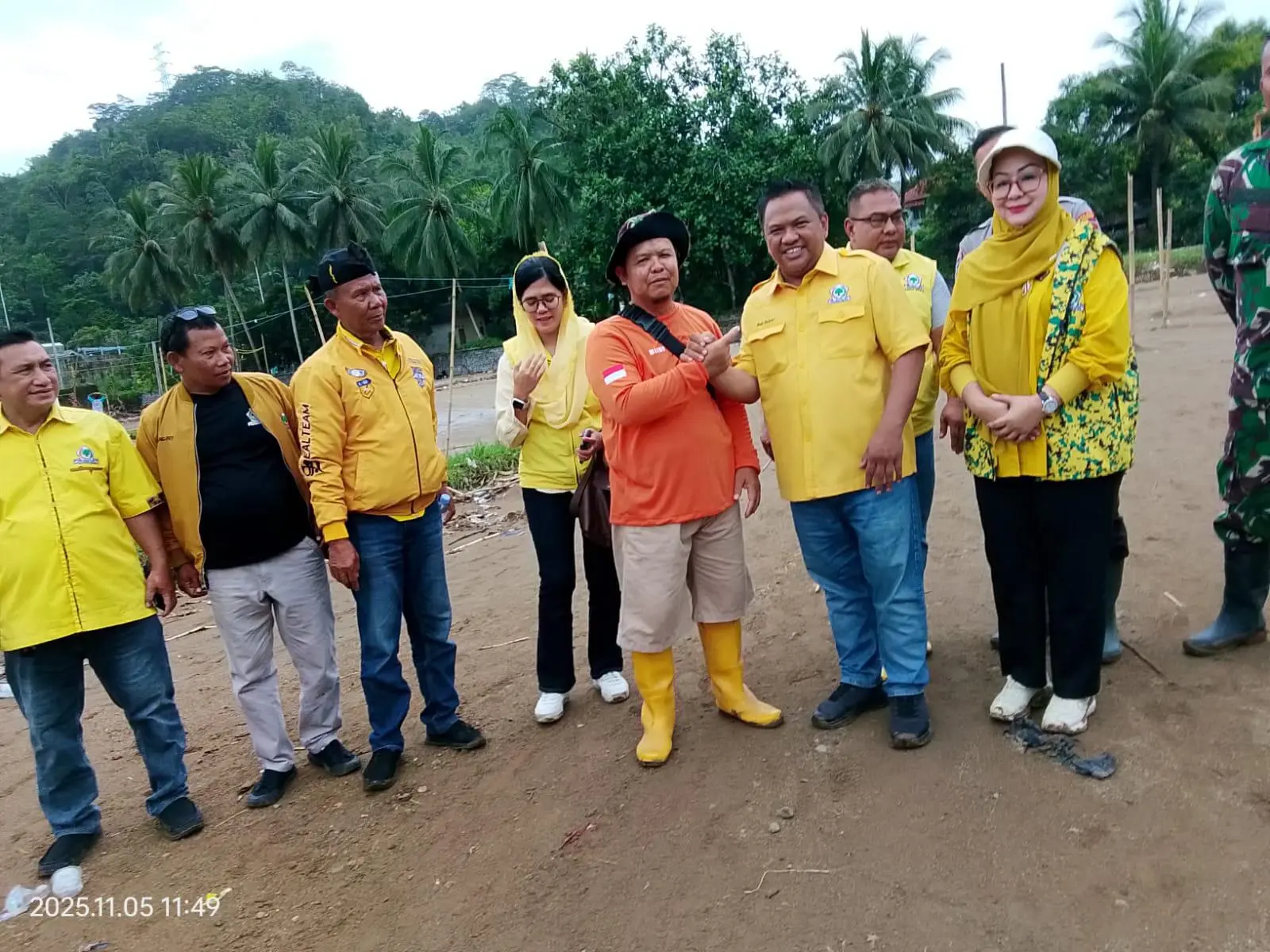 Ketua DPRD Sukabumi Tinjau Lokasi Banjir Cikahuripan: Anak-anak Tidak Boleh Kehilangan Semangat Belajar