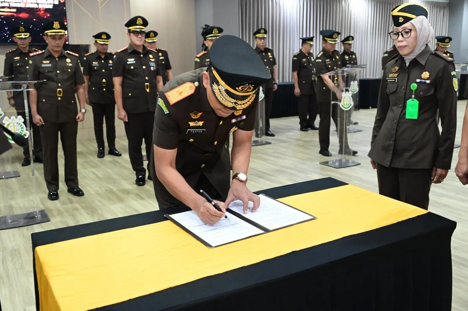 Kajati Jabar Lantik 25 Pejabat Baru, Tekankan Integritas dan Pengabdian