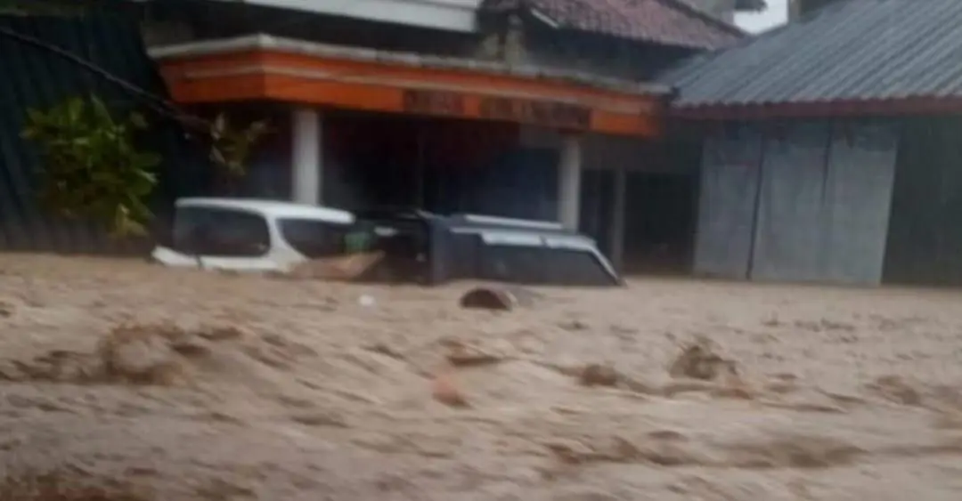 Tangis Warga Cikahuripan: Rumah, Motor, hingga Arsip Desa Hanyut Diterjang Banjir