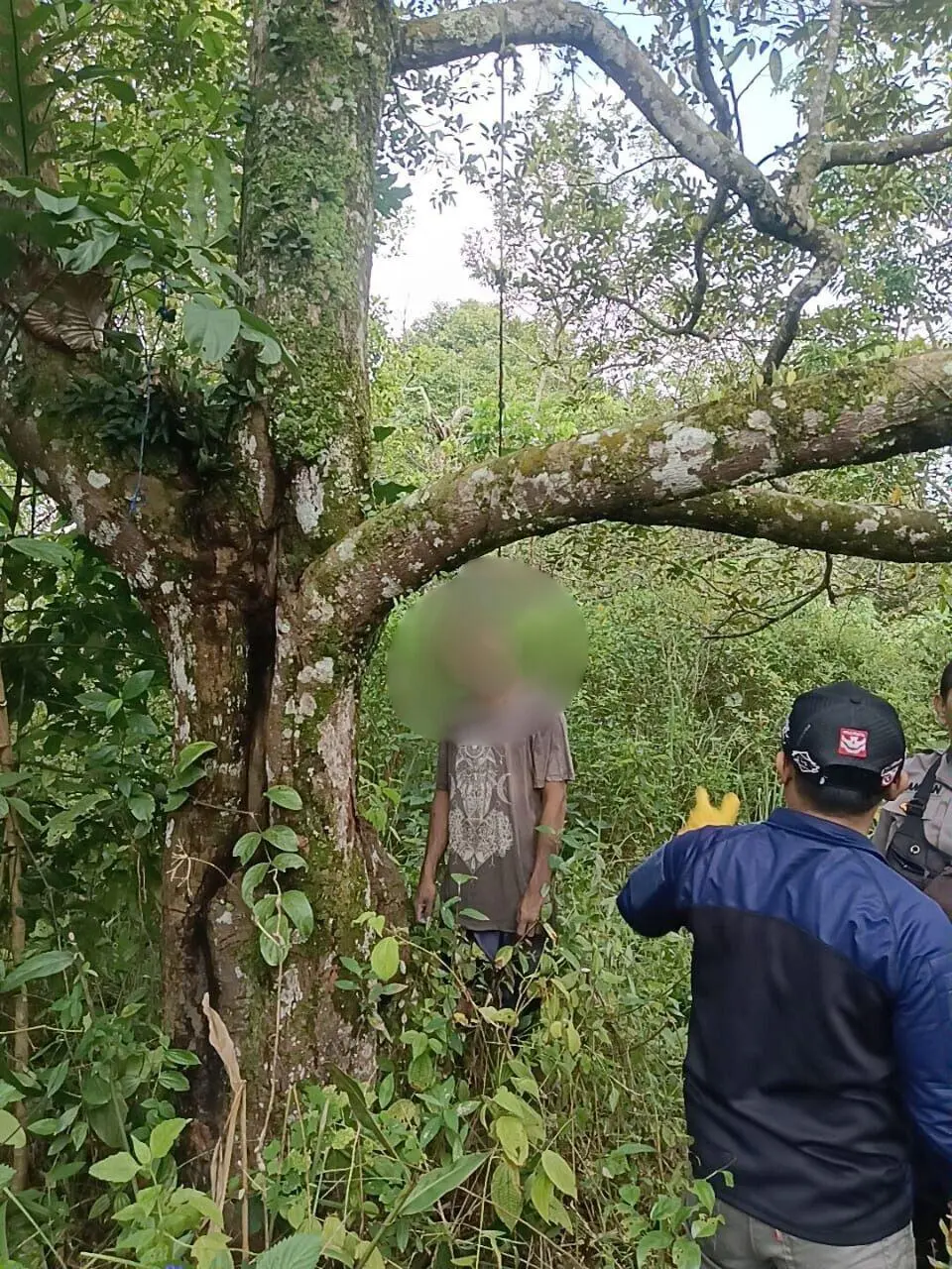 Geger di Surade, Pria Ditemukan Tewas Gantung Diri di Kebun Cengkih