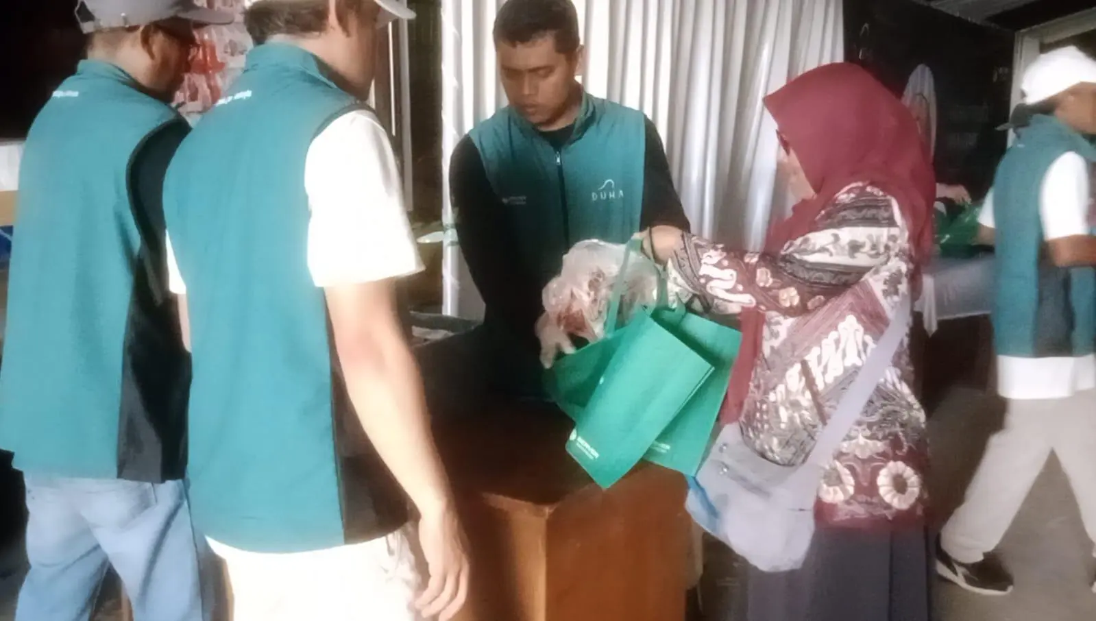 Yayasan Server Indonesia Salurkan Ribuan Paket Daging Kurban di Jampangkulon Sukabumi, Wujudkan Solidaritas Sosial