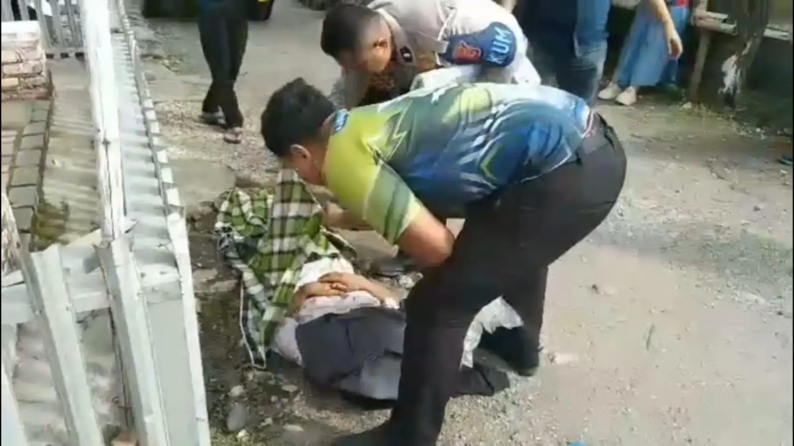 Mayat Pria Tanpa Identitas Ditemukan di Gunung Putri, Diduga Korban Tabrak Lari