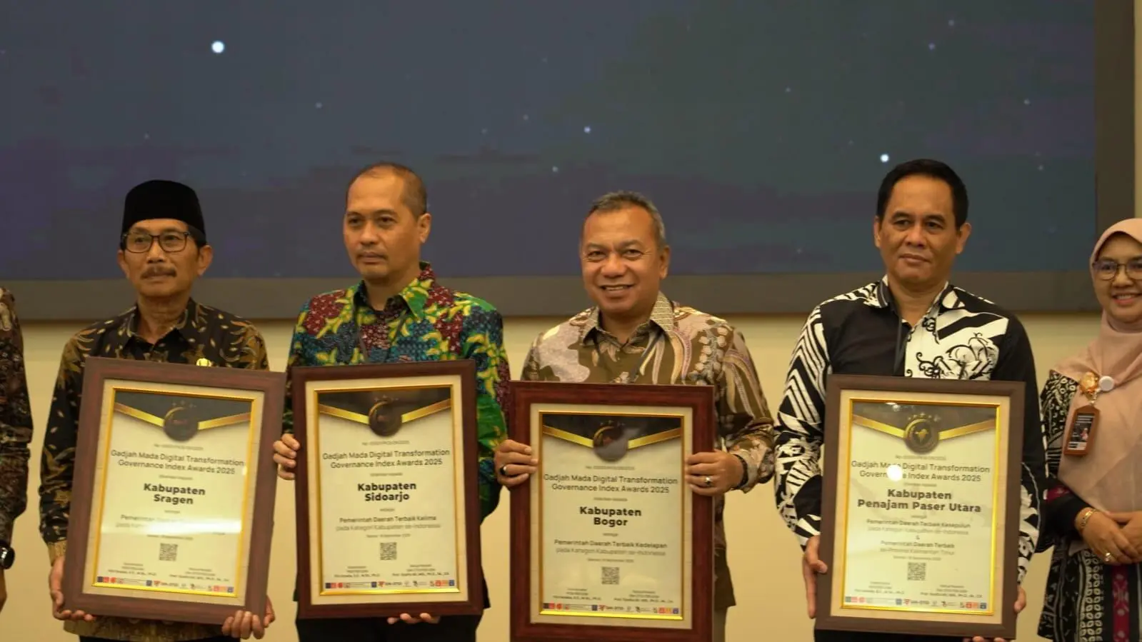 Kabupaten Bogor Raih Penghargaan Tata Kelola Transformasi Digital dari UGM