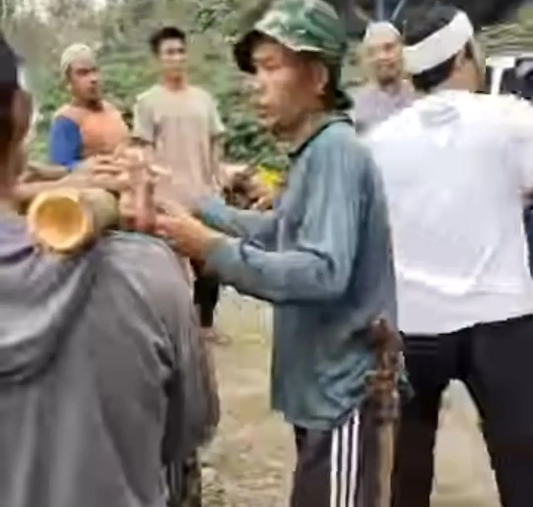 Puluhan Tahun Terisolasi, Si Peci Merah Bongkar Fakta Kelam Jalan PTPN di Tegalbuleud